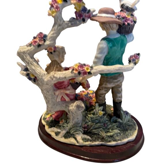 The Messina Collection Figurine Love Birds, Dog Beehive 11" Tall Cottage - Picture 7 of 8